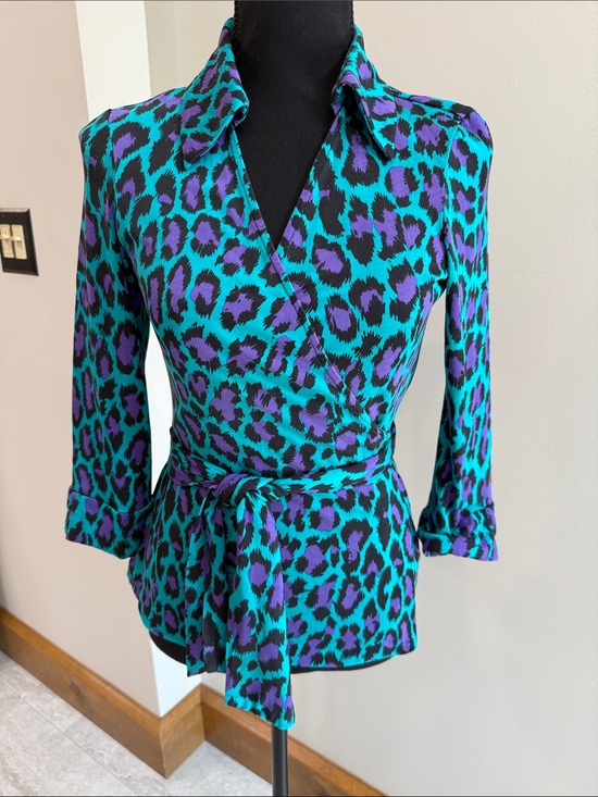 Diane Von Furstenberg Tops - Diane Von Furstenburg Vintage Jill top purple teal animal print wrap silk size 8